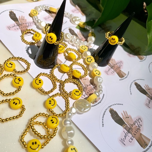 Beaded smiley face ring - Picture 5 of 6